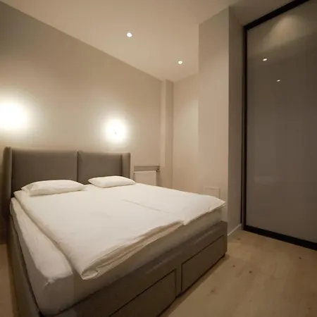 Two Bedroom Free Parking Quiet Apartman