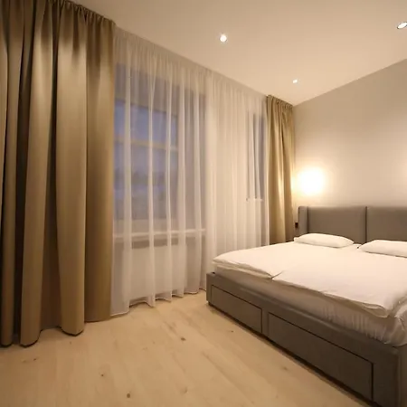 Two Bedroom Free Parking Quiet Apartman