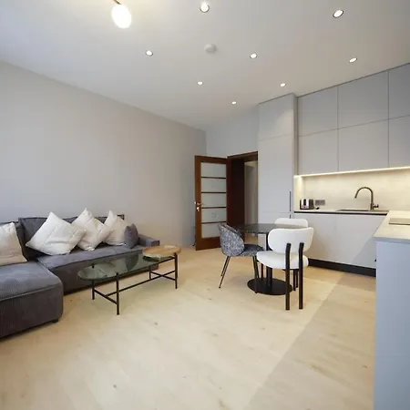 Two Bedroom Free Parking Quiet リガ